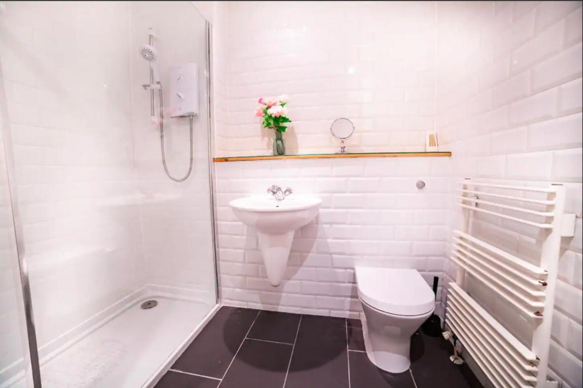 Renfield Apartment, Bright And Spacious Home Glasgow Buitenkant foto